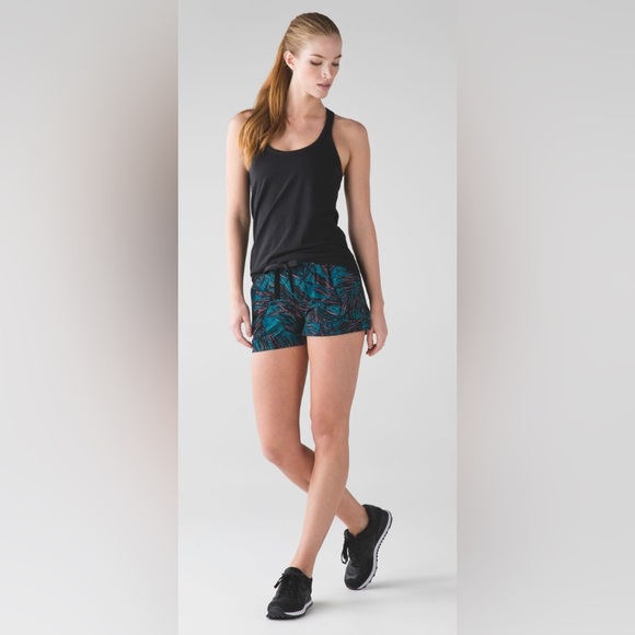 NWT New Lululemon Spring Break Away Short II Palm Lace Tofino Teal Multi - Picture 3 of 8